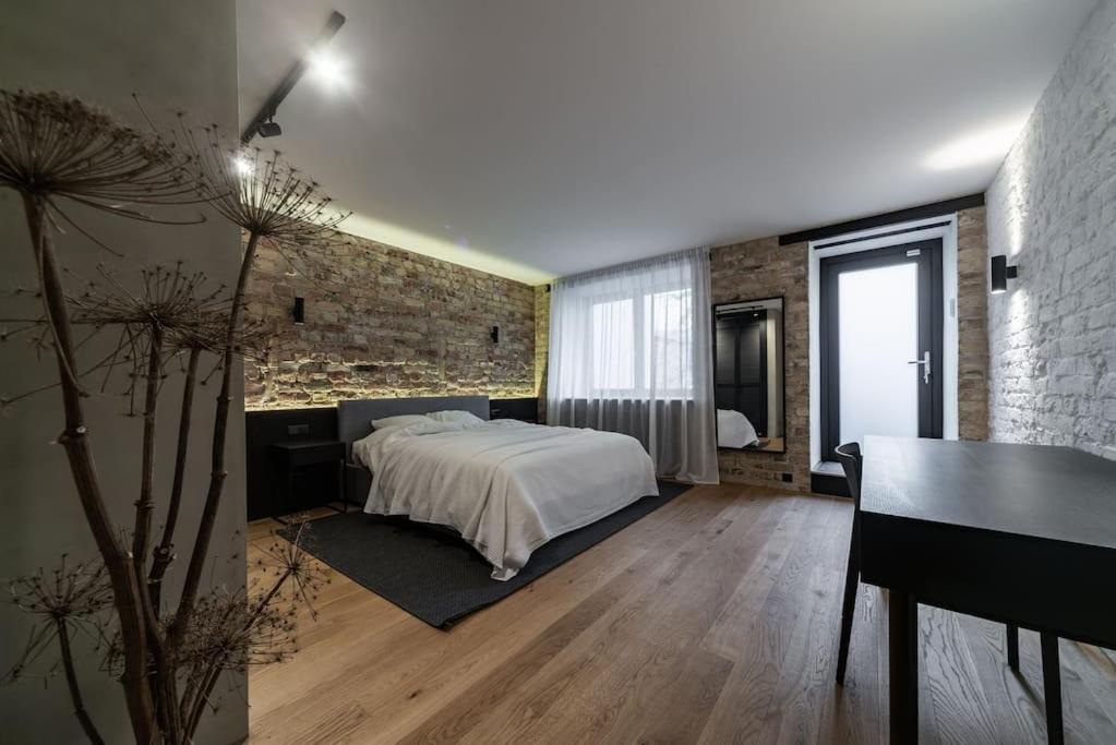 3 Storey Apartment With A Character And A Terrace Riga Exterior photo